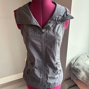 Lululemon Gray Sleeveless Zip-Front Hooded Vest. Size 8